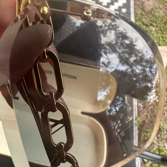 LOUIS VUITTON Metal Rimless LV Jewel Cat Eye
Sunglasses Z1626U Gradient - Picture 13 of 16